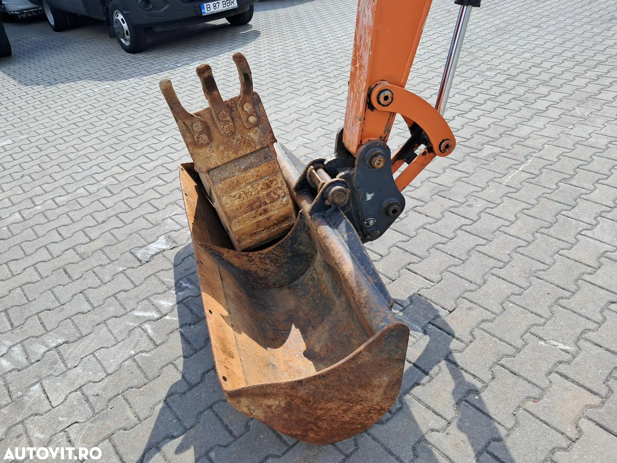 Hitachi ZX48U-6 ZAXIS 48U DOUA CUPE SI LAMA TIP BULDOZER - 6