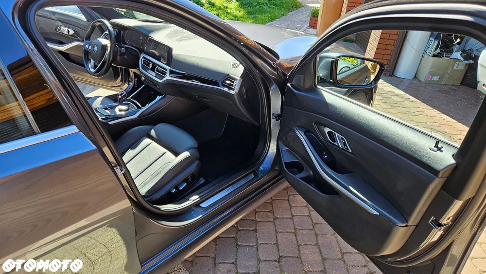 BMW Seria 3 330i xDrive M Sport sport - 23