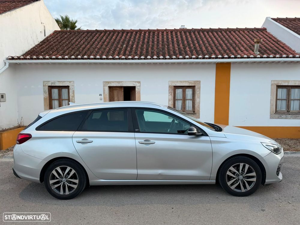 Hyundai i30 SW 1.6 CRDi Blue GO! DCT - 1