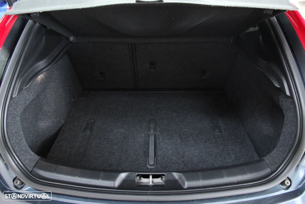 Volvo V40 2.0 D3 Inscription - 19