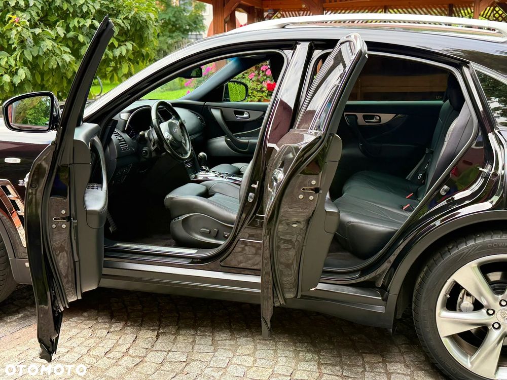 Infiniti QX70 - 11