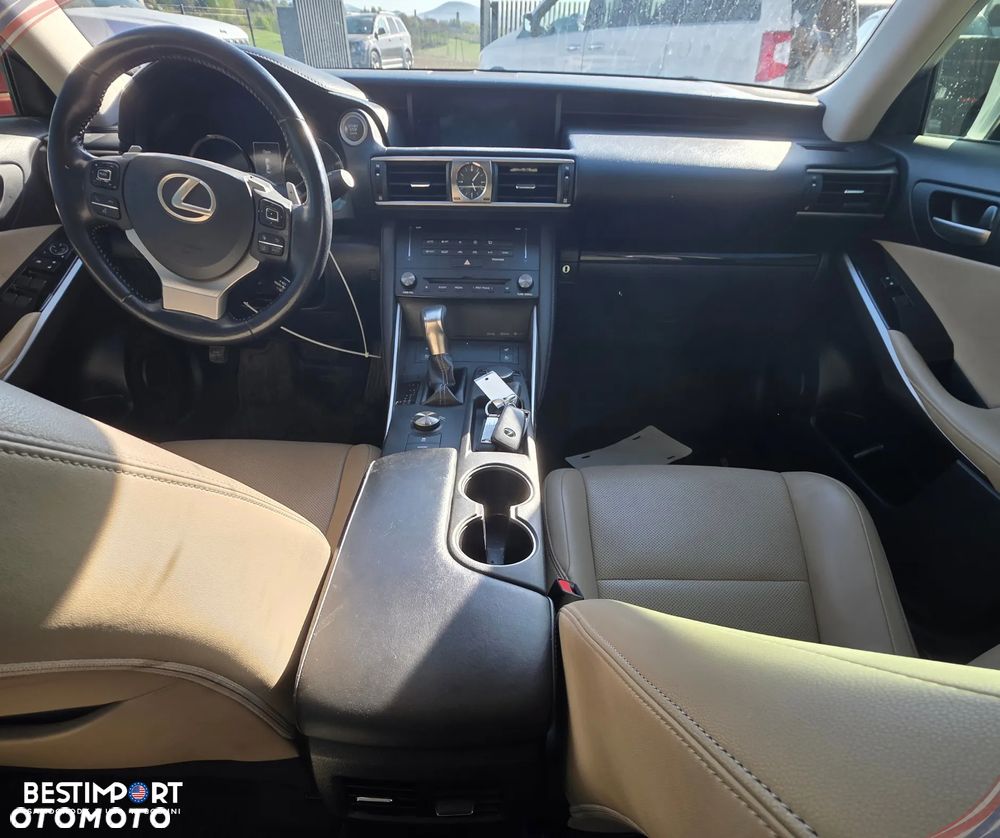 Lexus IS 200t / 300 Prestige - 12