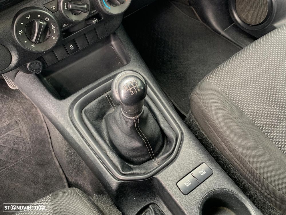 Toyota Hilux 2.4 D-4D 2WD CD - 20