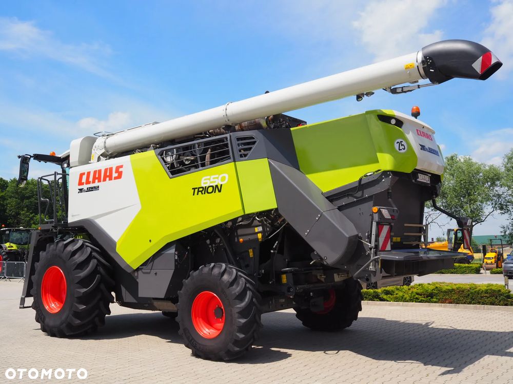 Claas Trion 650 + V680 - 3