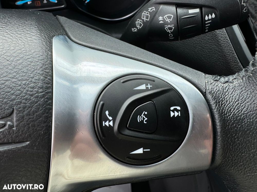 Ford Kuga 1.6 EcoBoost 2x4 Titanium - 24