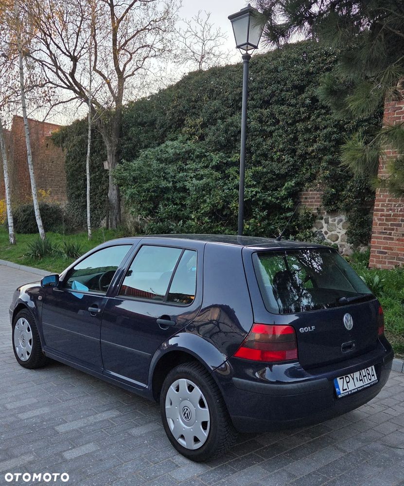 Volkswagen Golf - 6