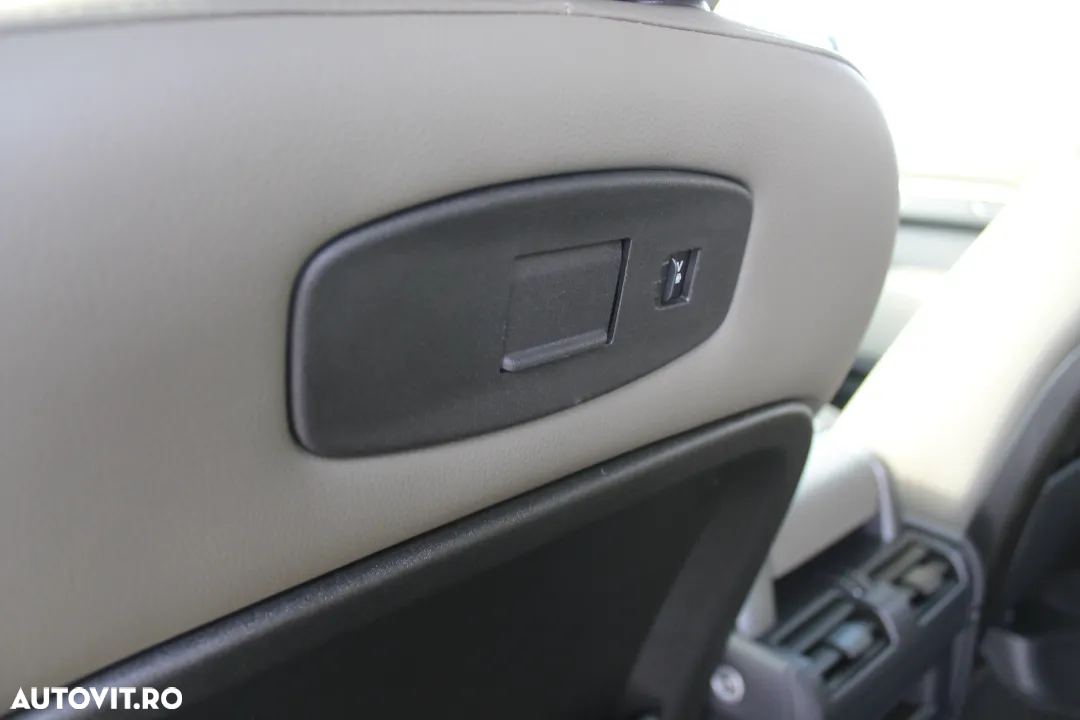 Land Rover Defender 110 2.0L D240 S - 24