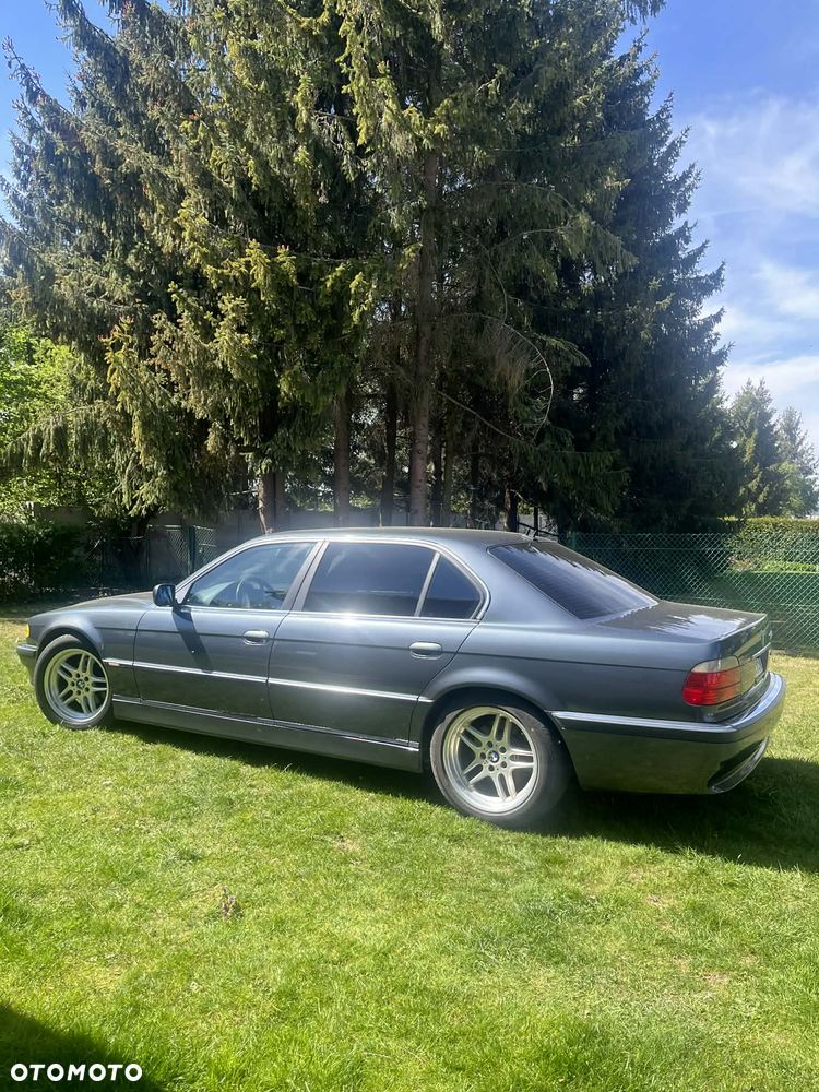 BMW Seria 7 740iL - 2