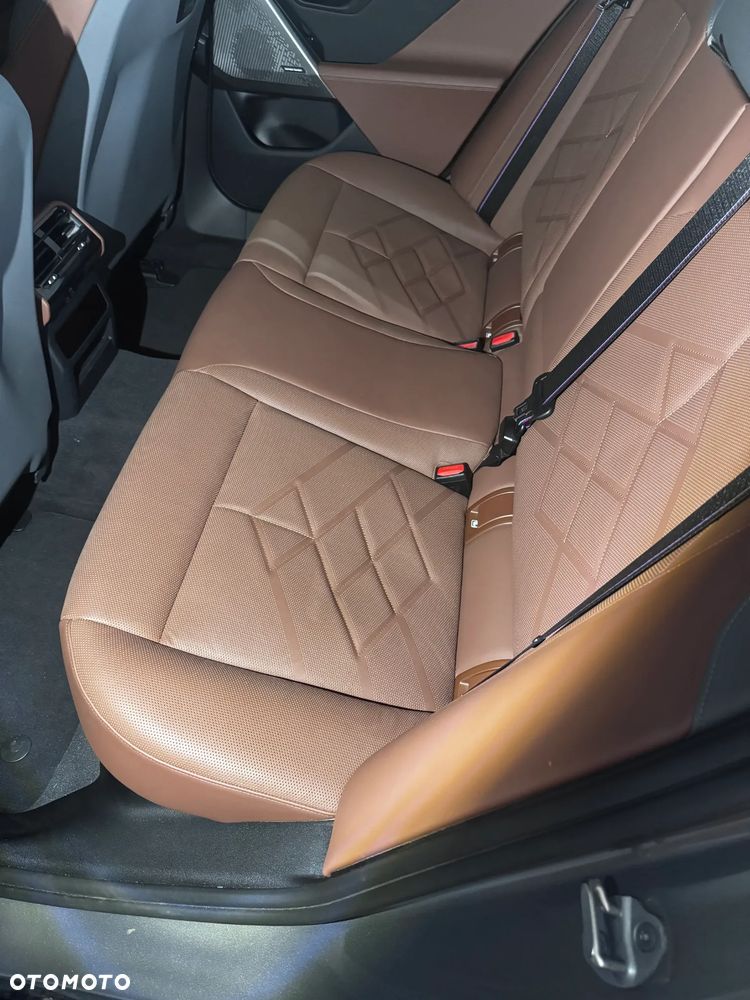 BMW Seria 5 550e xDrive PHEV - 12