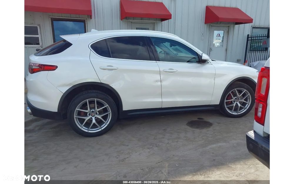 Alfa Romeo Stelvio - 12