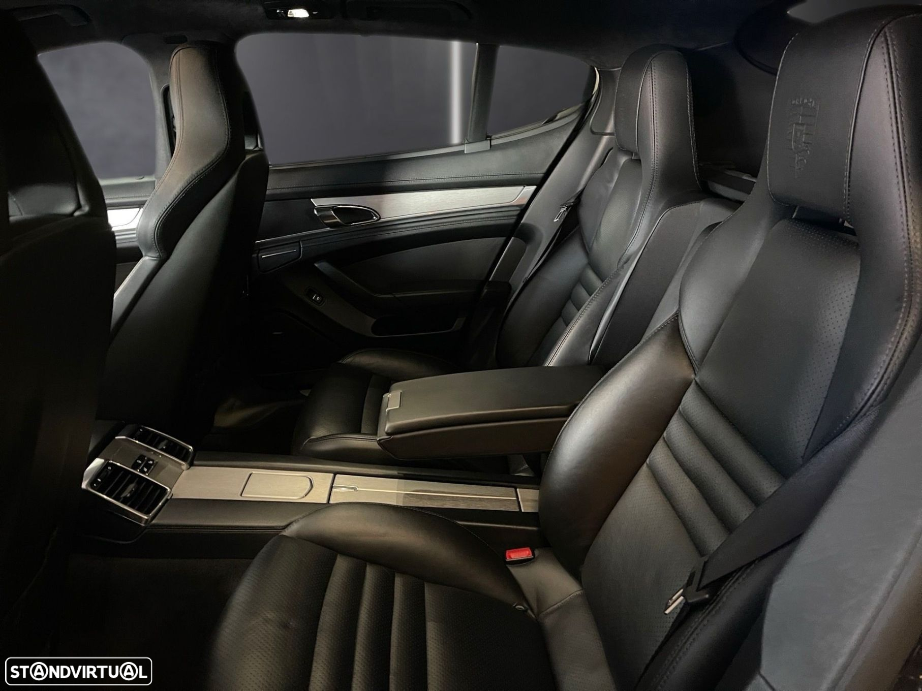 Porsche Panamera Turbo PDK - 35