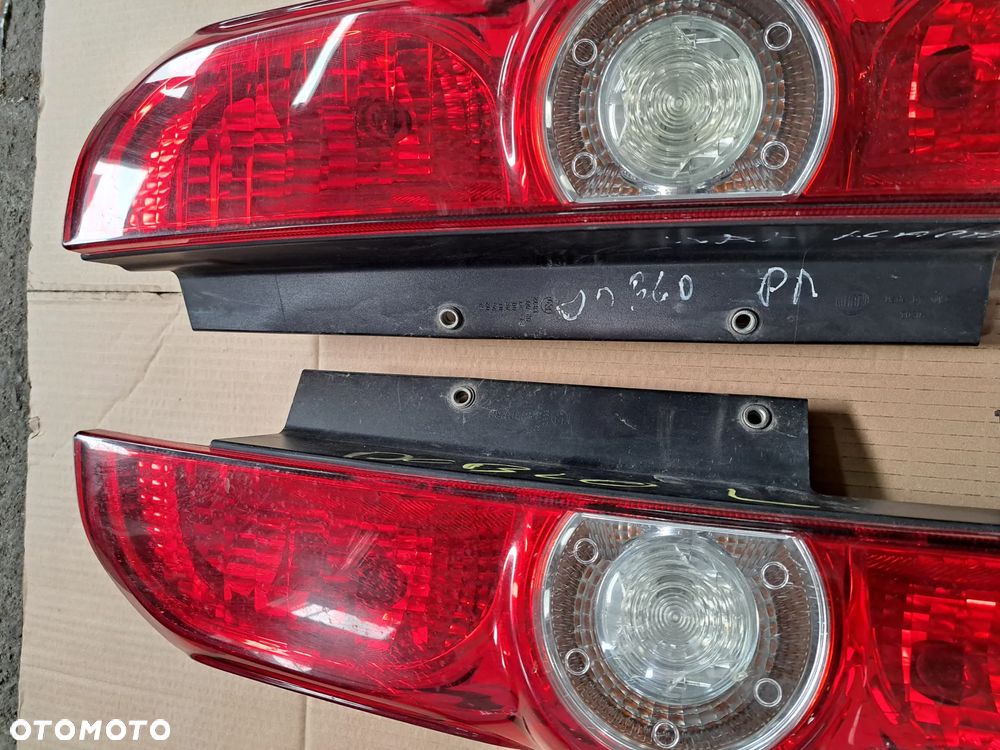 Fiat Doblo II lampa tylna lewa prawa 10-14 klapa - 8