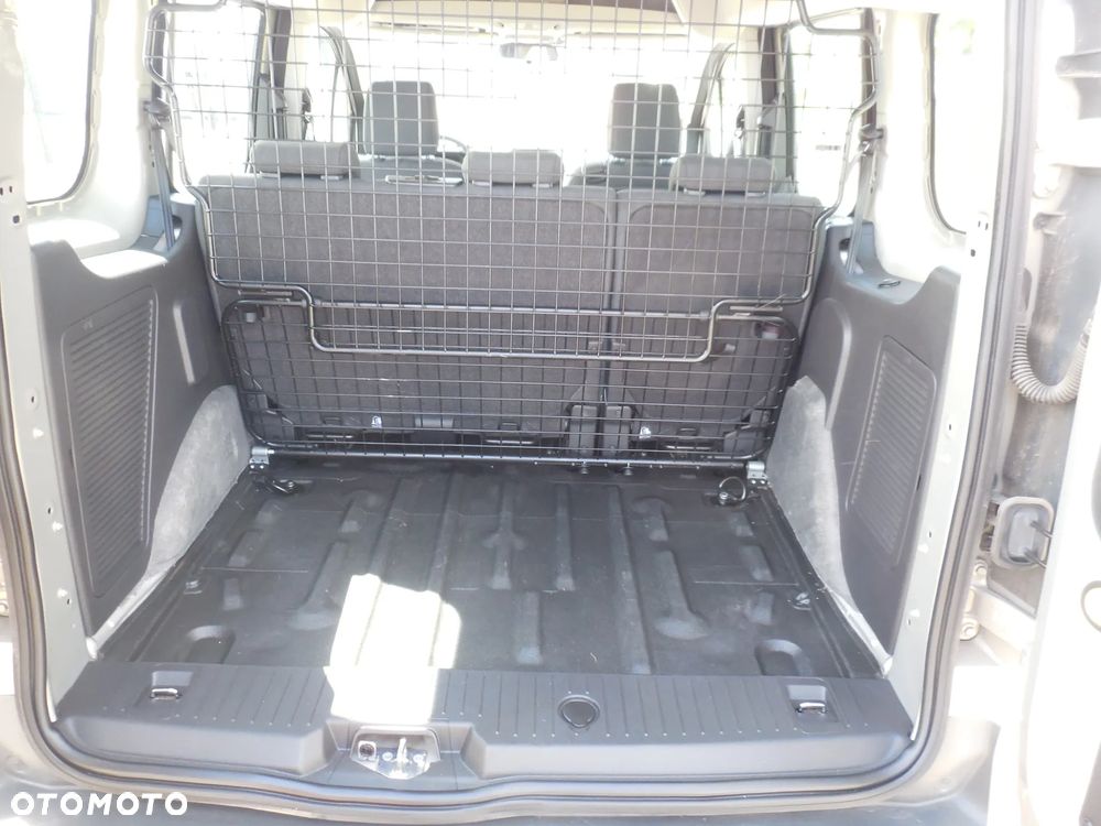 Ford Transit Connect - 12