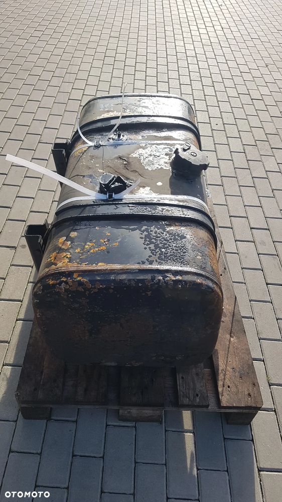 ZBIORNIK PALIWA MAN TGL TGM DŁ-111 SZER- 52 WYS - 44 - 3