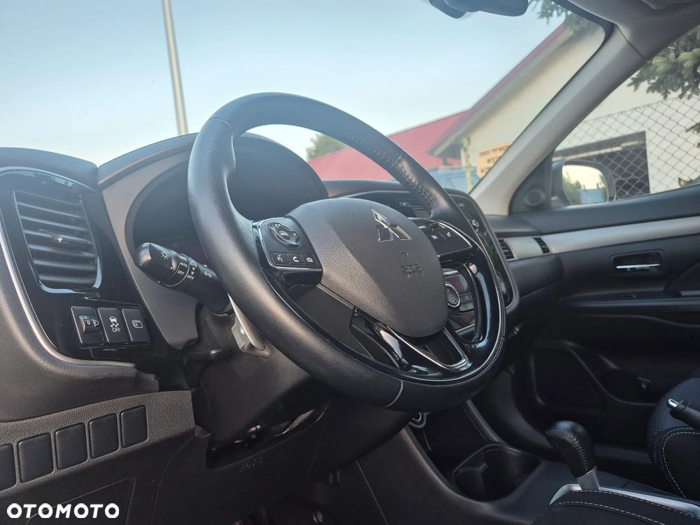 Mitsubishi Outlander 2.2 DI-D 4WD Automatik Diamant Edition - 16