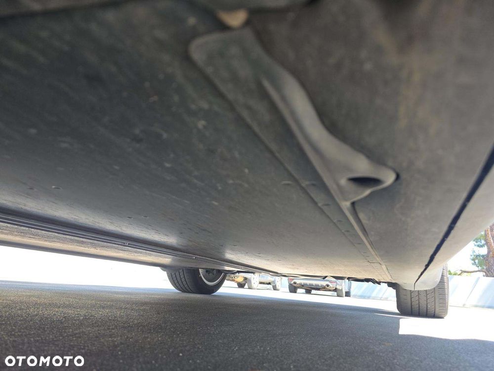 Tesla Model Y Long Range Dual Motor AWD - 18