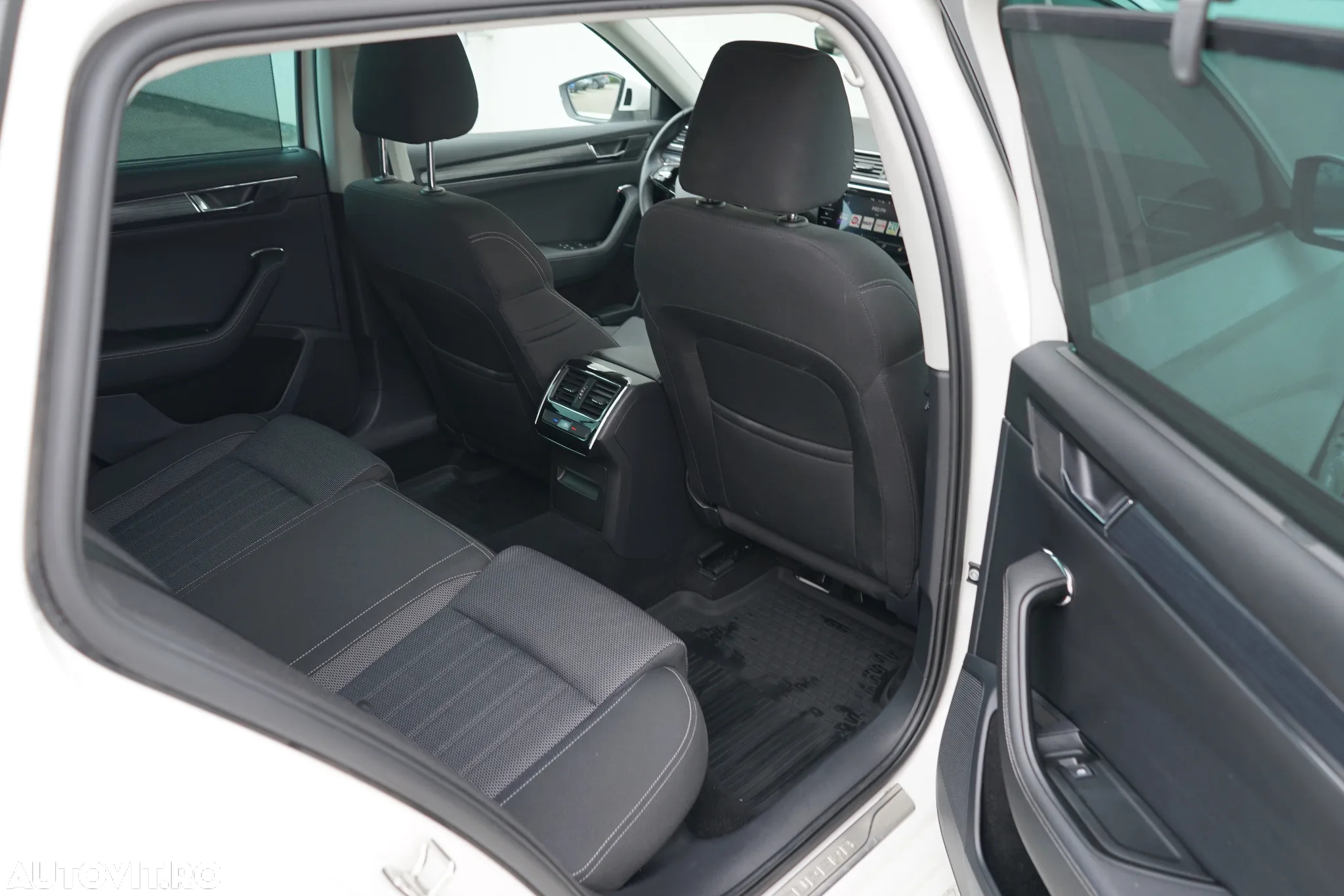 Skoda Superb Combi 2.0 TDI 4X4 DSG Style - 30