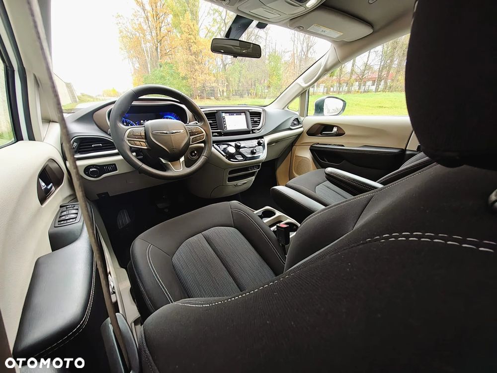 Chrysler Pacifica - 10