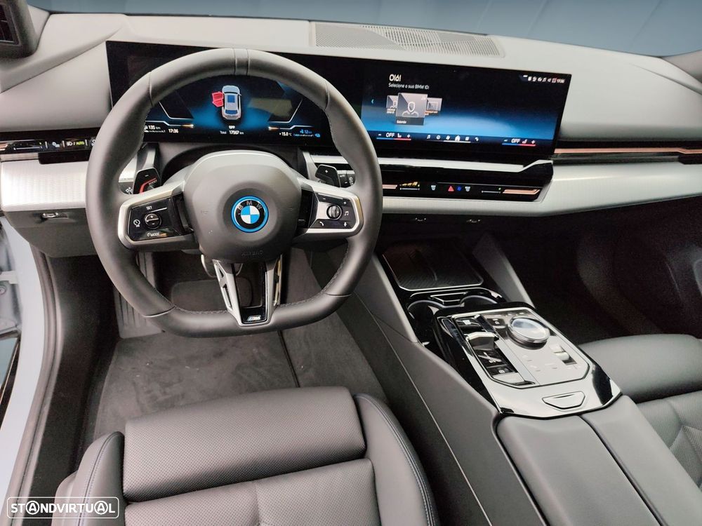 BMW 530 e Pack Desportivo M - 13