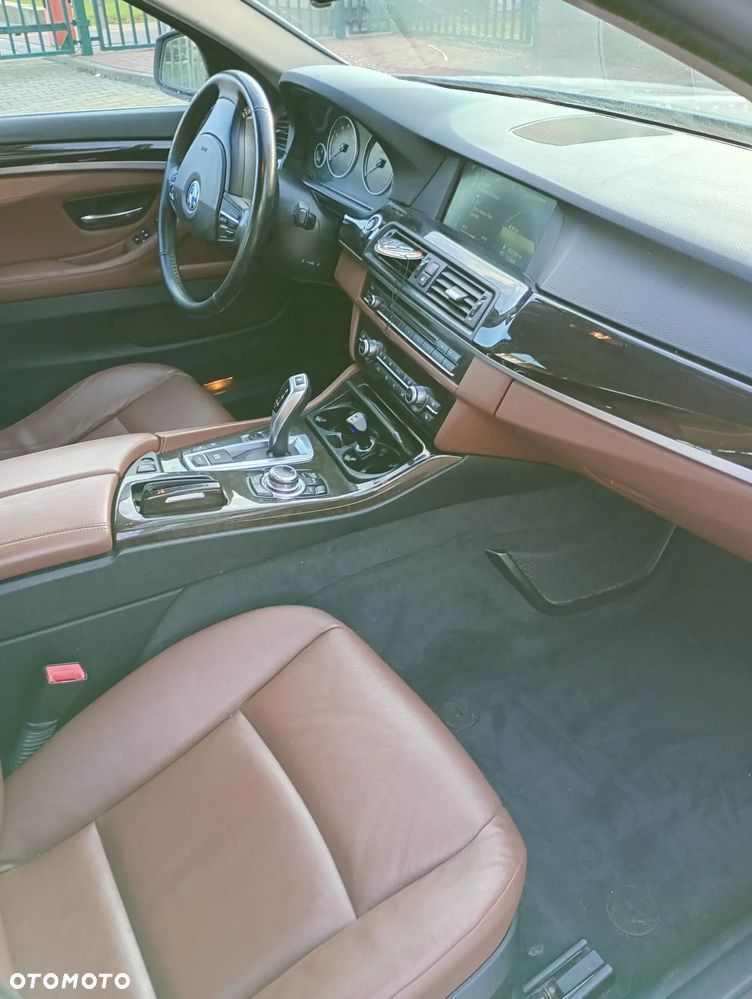 BMW Seria 5 528i xDrive Sport-Aut Luxury Line - 9