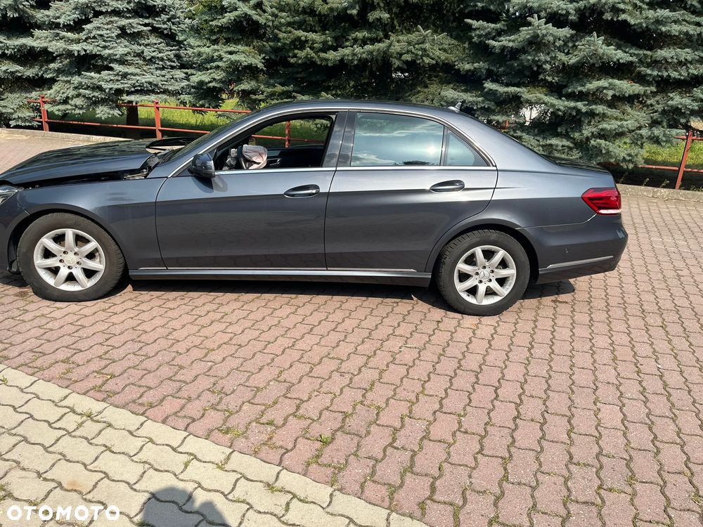 Mercedes-Benz Klasa E 220 CDI DPF BlueEFFICIENCY Automatik Avantgarde - 4