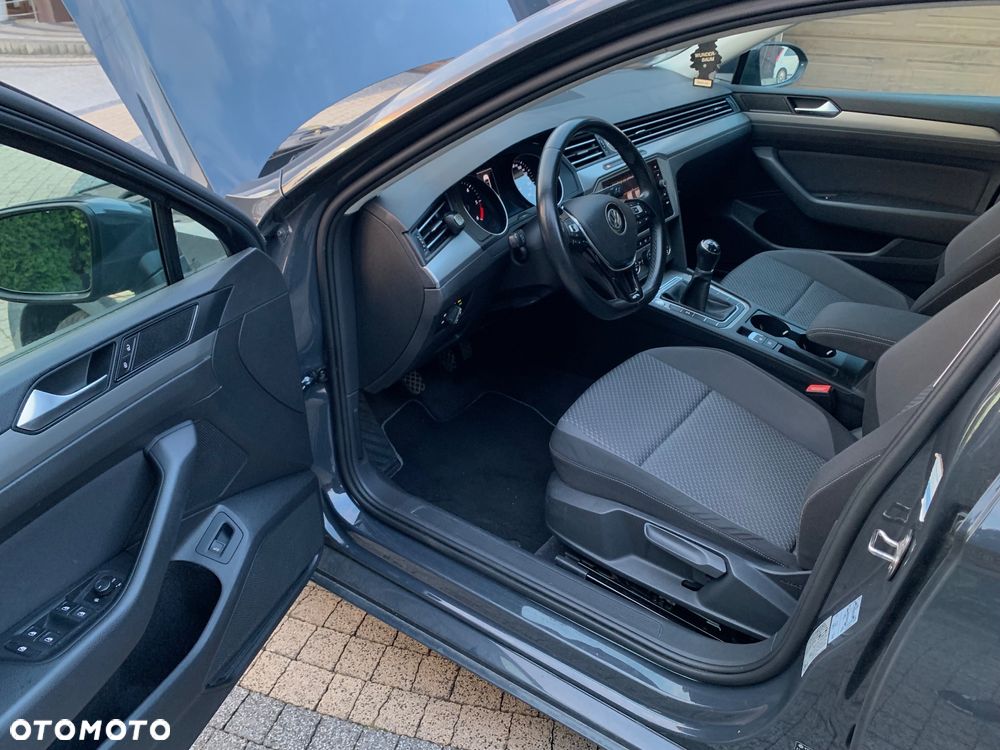 Volkswagen Passat 1.6 TDI BMT City - 18