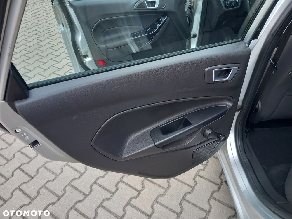 Ford Fiesta 1.5 TDCi SYNC Edition - 18