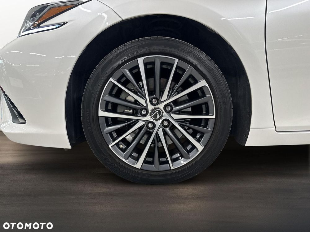 Lexus ES 300h Business Edition - 21
