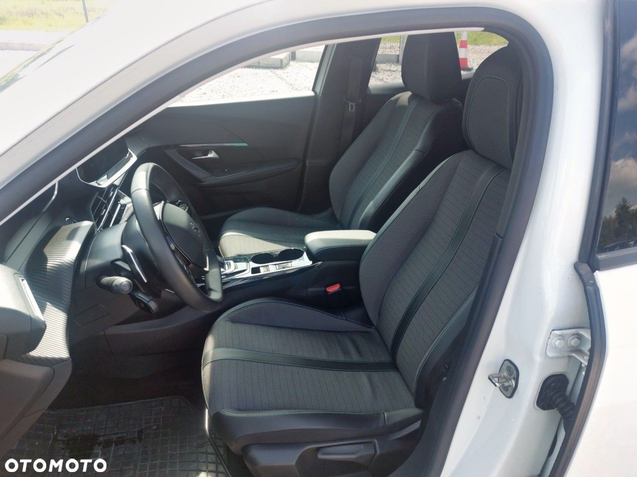 Peugeot 2008 1.2 PureTech Allure Pack S&S EAT8 - 9