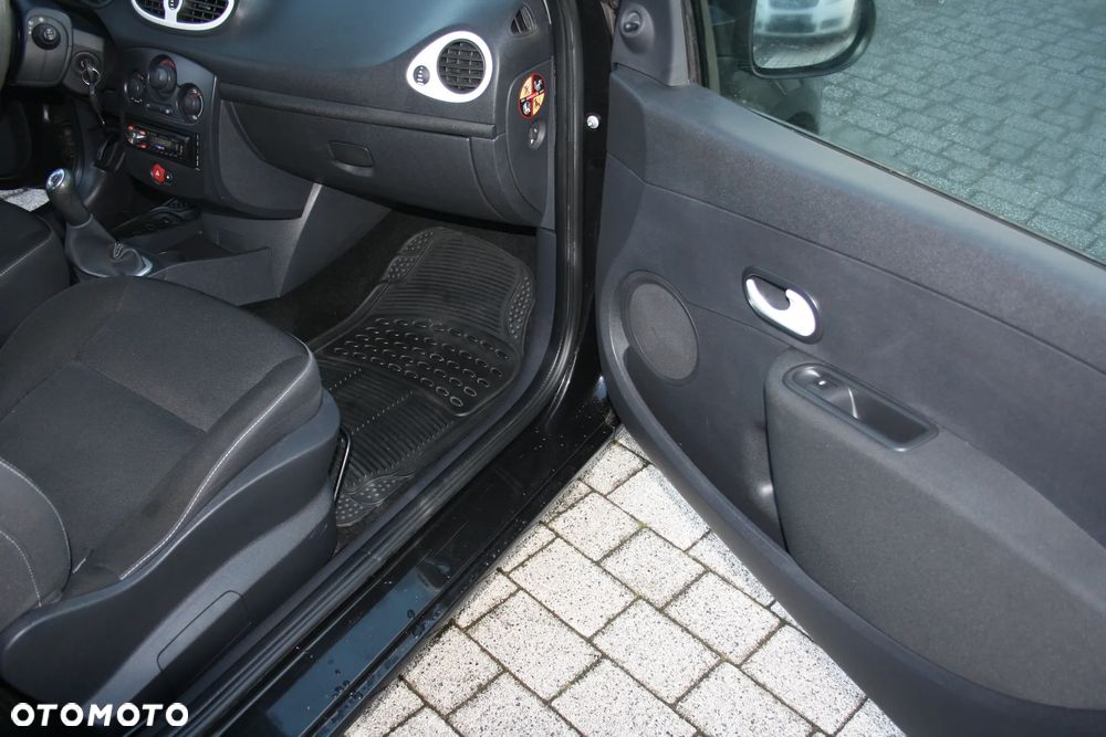 Renault Clio 1.2 16V 75 Yahoo - 14