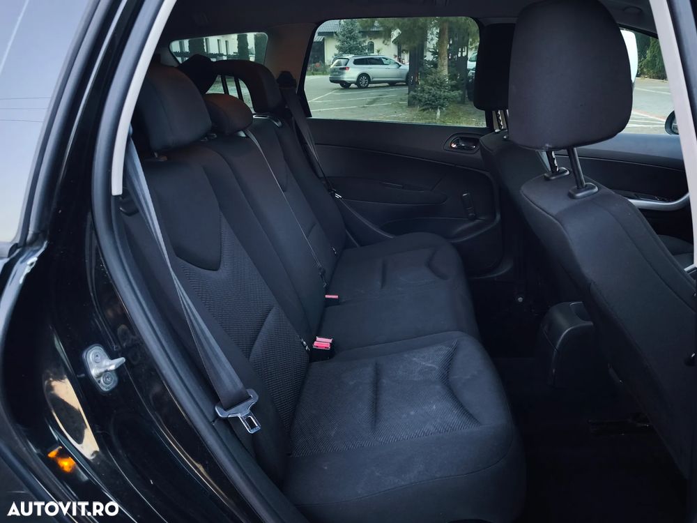 Peugeot 308 1.6HDi Confort Pack - 12