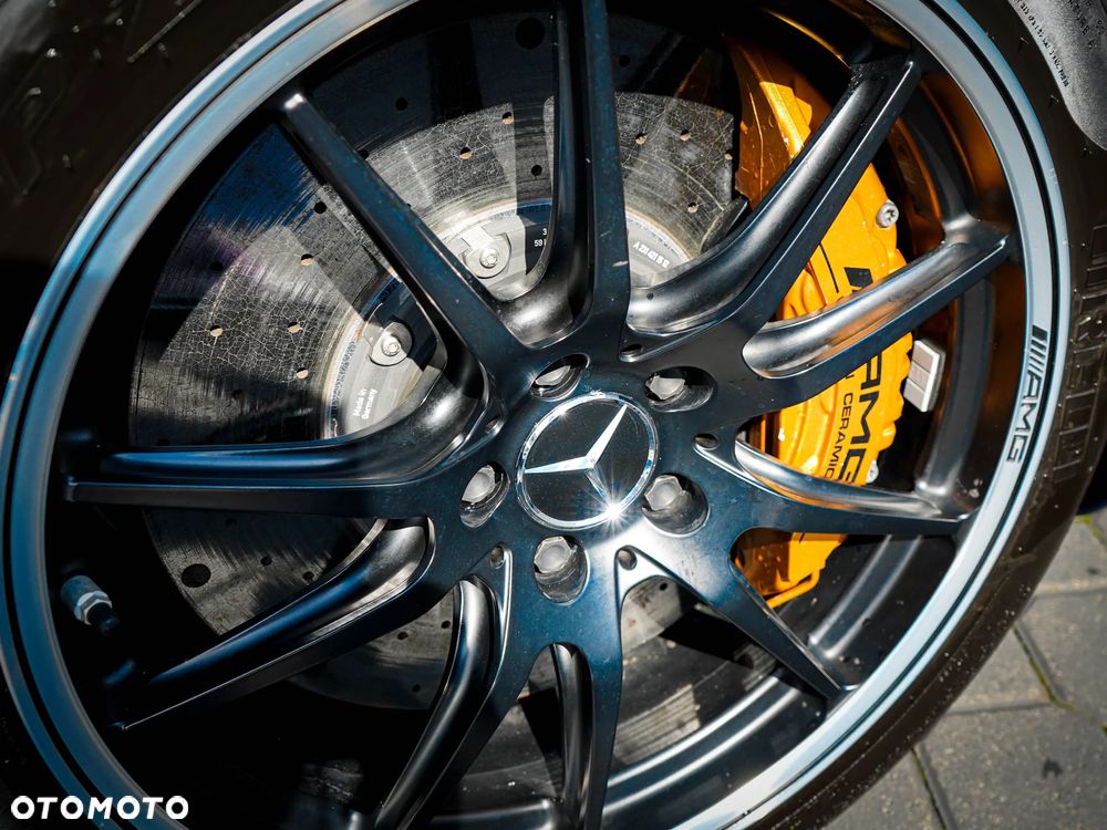 Mercedes-Benz AMG GT R - 9