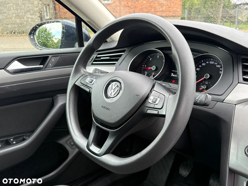 Volkswagen Passat Variant 1.6 TDI SCR BlueMotion Trendline - 15