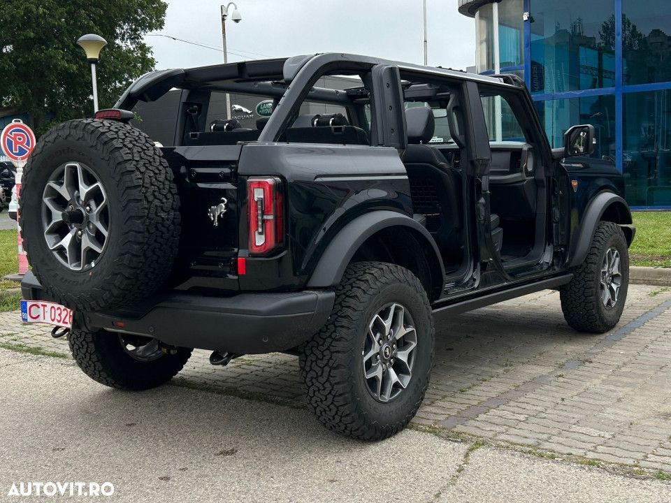 Ford Bronco - 7