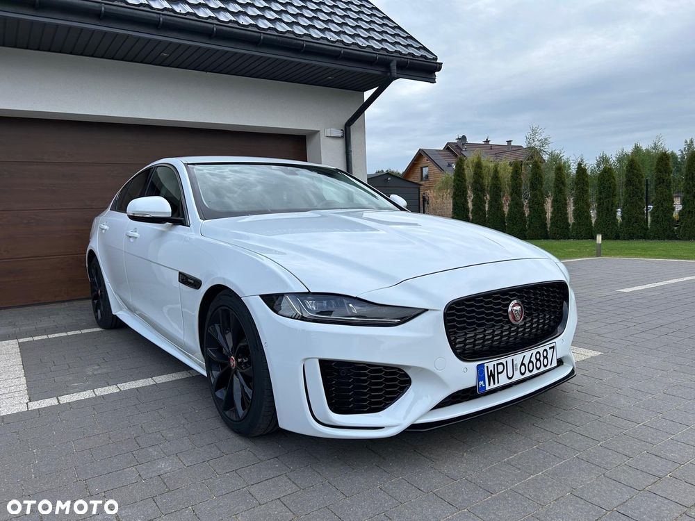 Jaguar XE 2.0 T R-Sport - 2