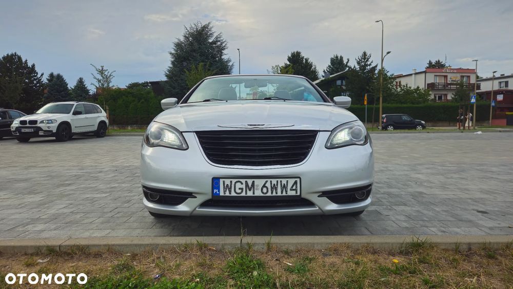 Chrysler 200 - 8