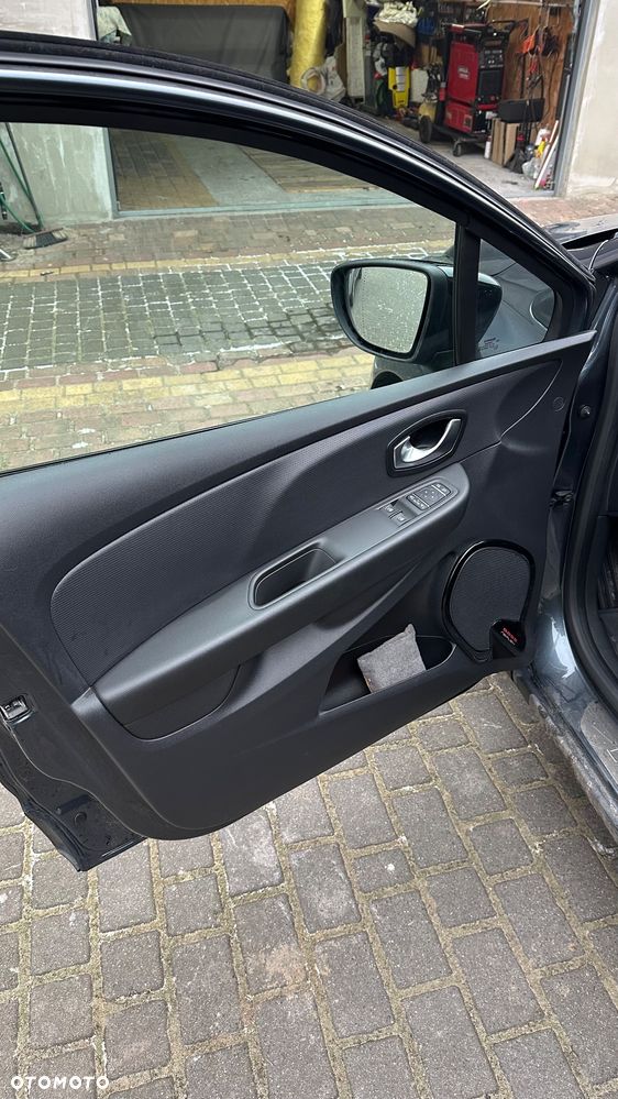 Renault Clio 1.2 16V 75 LIMITED - 15