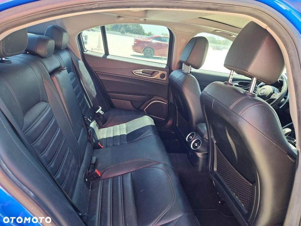 Alfa Romeo Giulia 2.0 Turbo TI Q4 - 10