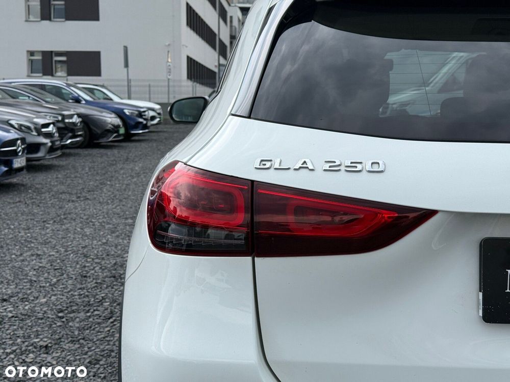 Mercedes-Benz GLA 250 4-Matic Progressive - 13