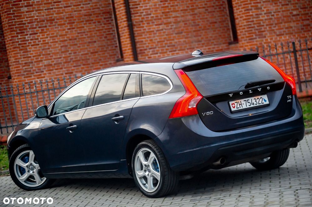 Volvo V60 T6 AWD Geartronic Momentum - 17