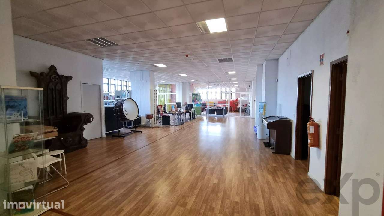 Espaço Serviços Comercial Versátil e Sofisticado, Escritorio, Showroom - Grande imagem: 2/23