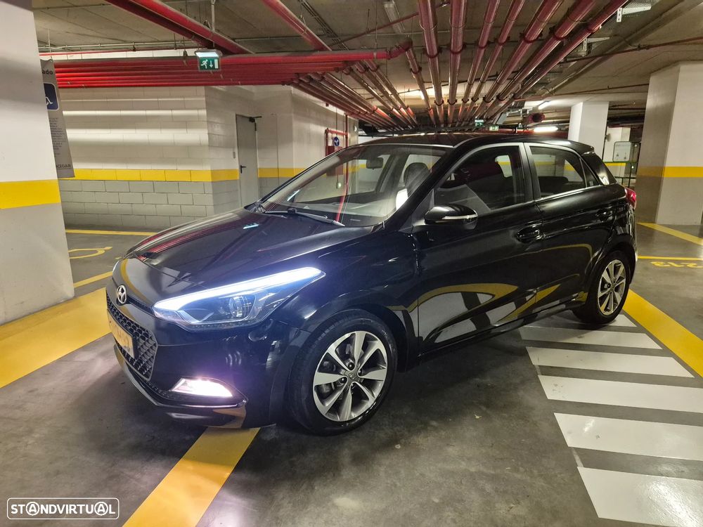 Hyundai i20 1.1 CRDi Blue Access+Bluetooth - 1