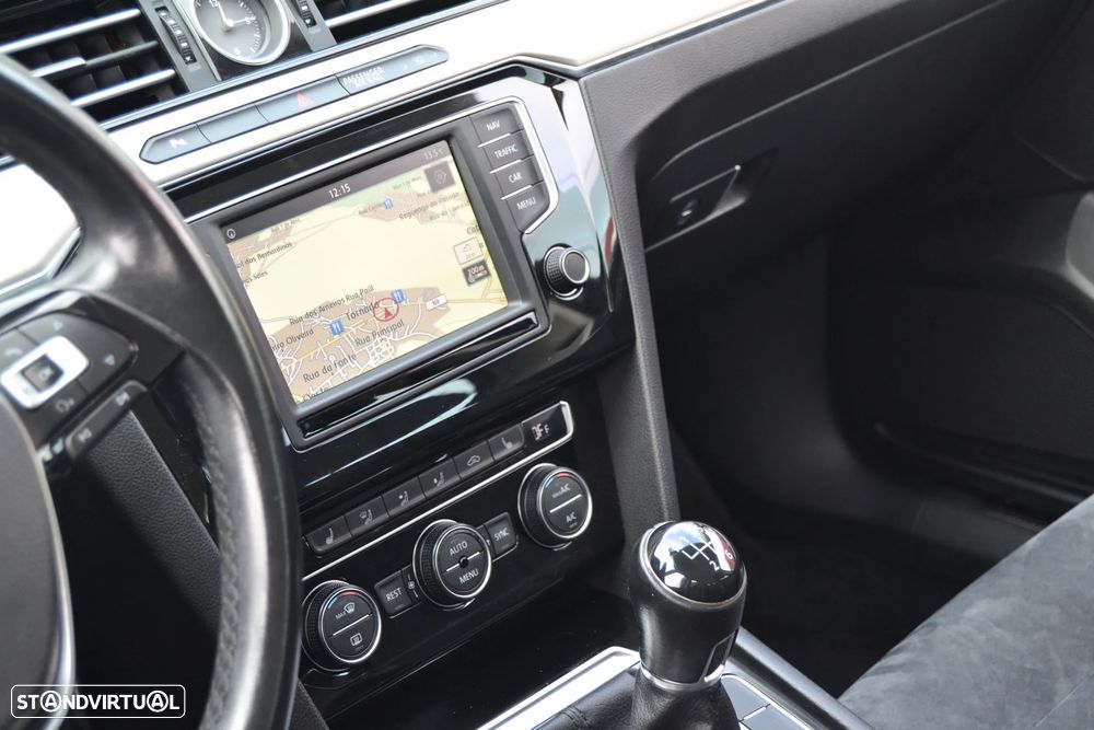 VW Passat Variant 2.0 TDI Highline - 17