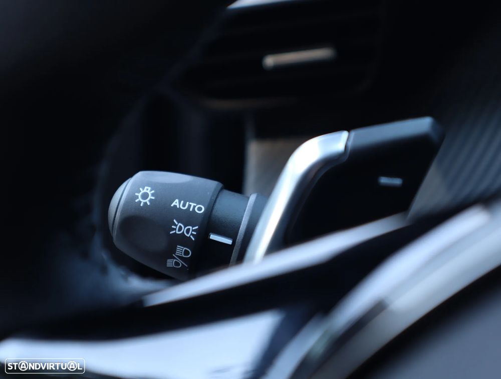 Peugeot 2008 1.2 PureTech Allure Pack EAT8 - 38