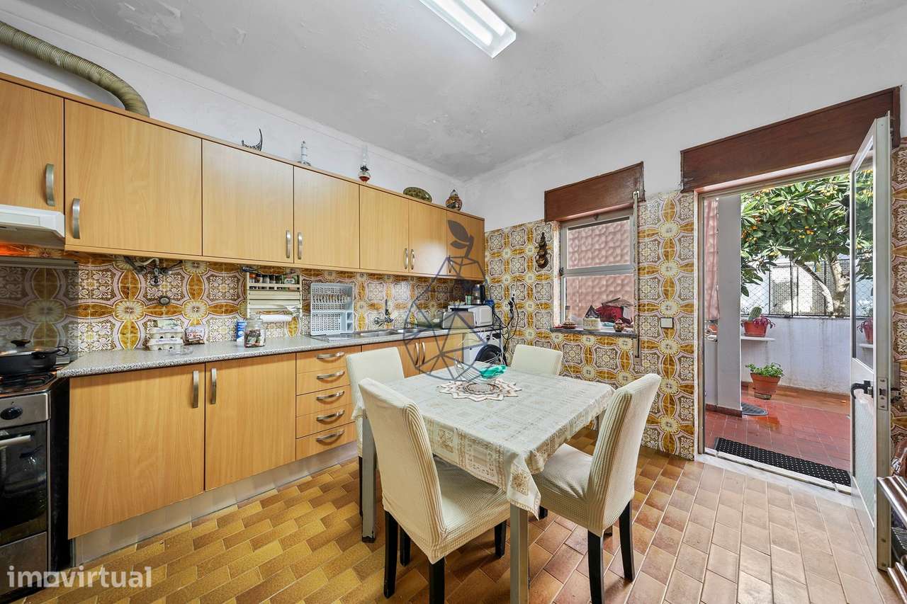 Apartamento T2 com Terraço Privativo em Zona Tranquila de Estômbar - Grande imagem: 2/43