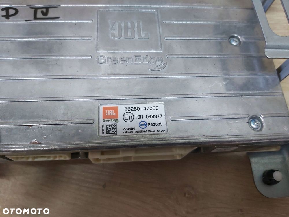Toyota Prius IV 1,8 xw50 wzmacniacz JBL 86280-47050 - 2