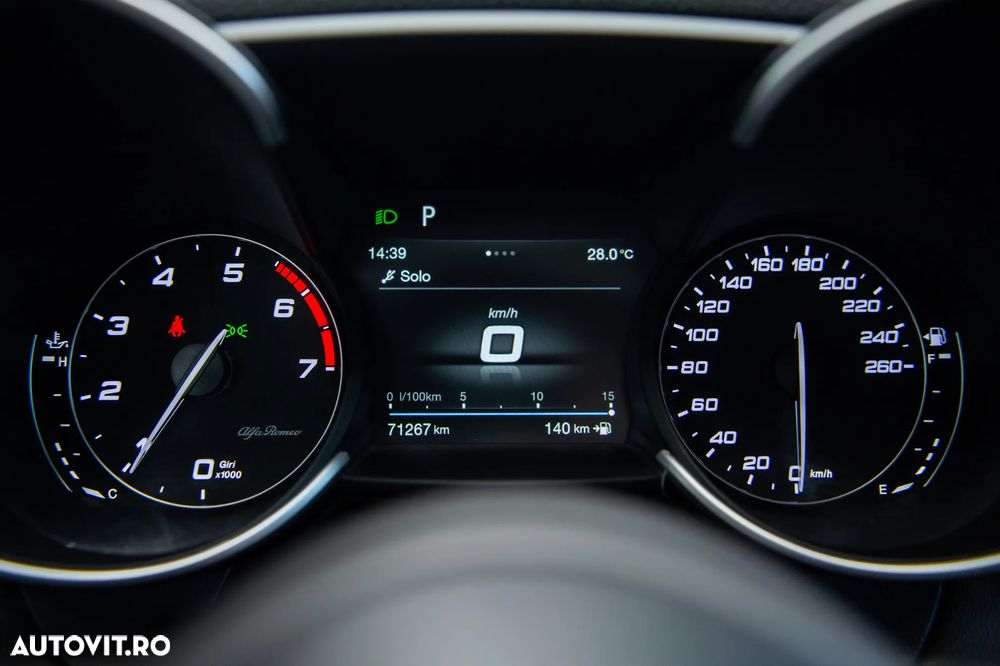 Alfa Romeo Giulia 2.0 Turbo AWD AT8 Veloce - 22