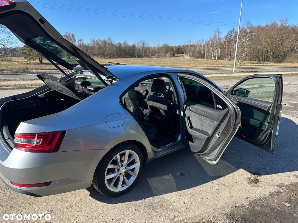 Skoda Superb 2.0 TDI Sportline - 15