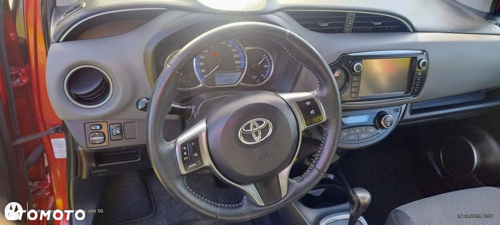 Toyota Yaris Hybrid 100 Premium - 26