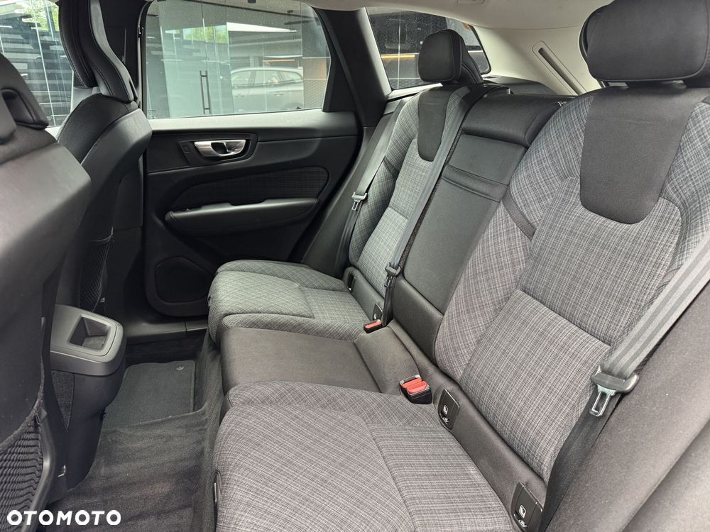 Volvo XC 60 B4 B Essential - 15